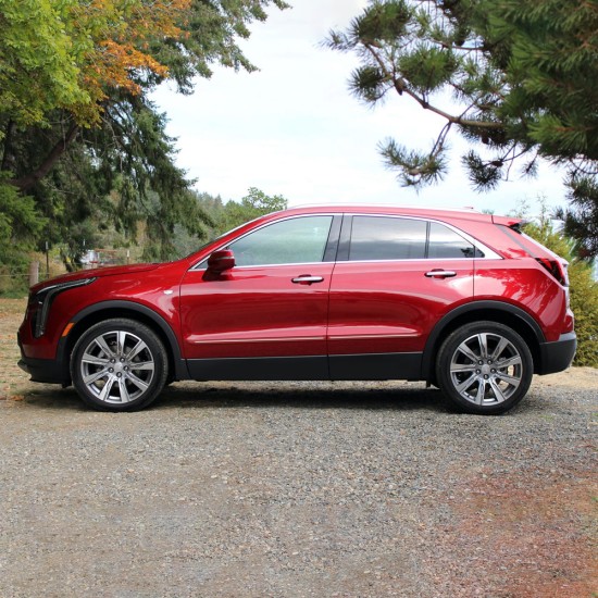 Cadillac XT4 ChromeLine Painted Body Side Molding 2019 - 2023 / CF-XT4-19 Cadillac XT4 ChromeLine Painted Body Side Molding 2019 - 2023 / CF-XT4-19
