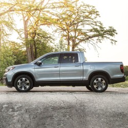  Honda Ridgeline ChromeLine Painted Body Side Molding 2016 - 2025 / CF7-RIDGE16
