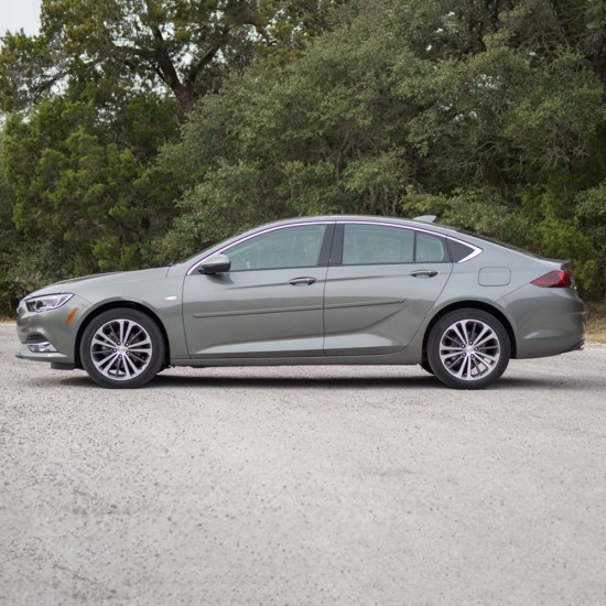 Buick Regal Painted Body Side Molding 2018 - 2021 / FE-REGAL18 Buick Regal Painted Body Side Molding 2018 - 2021 / FE-REGAL18