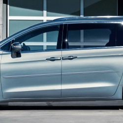  Chrysler Pacifica Painted Body Side Molding 2017 - 2025 / FE7-PAC17